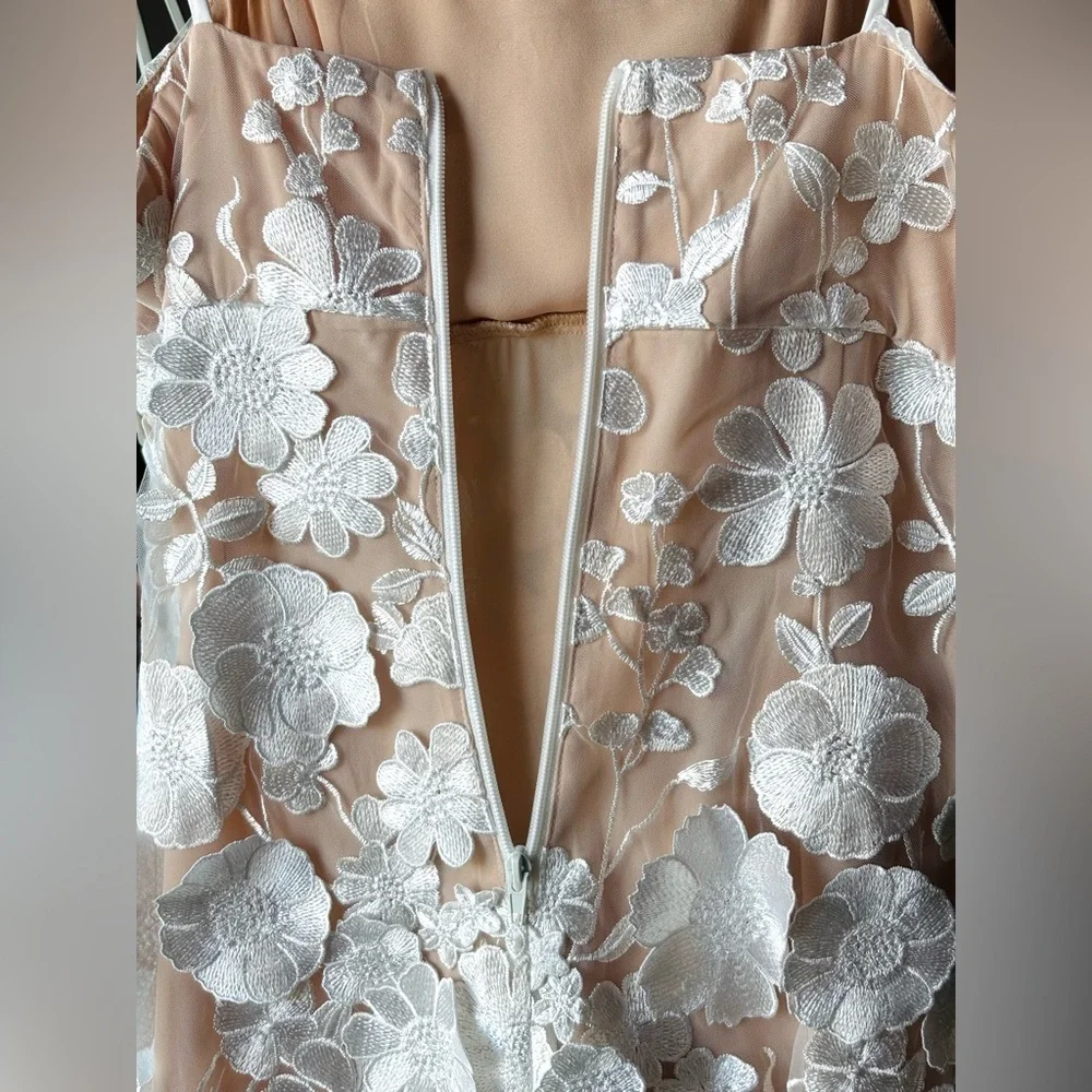 Elegant White Floral Lace Dress - Picture 8 of 8